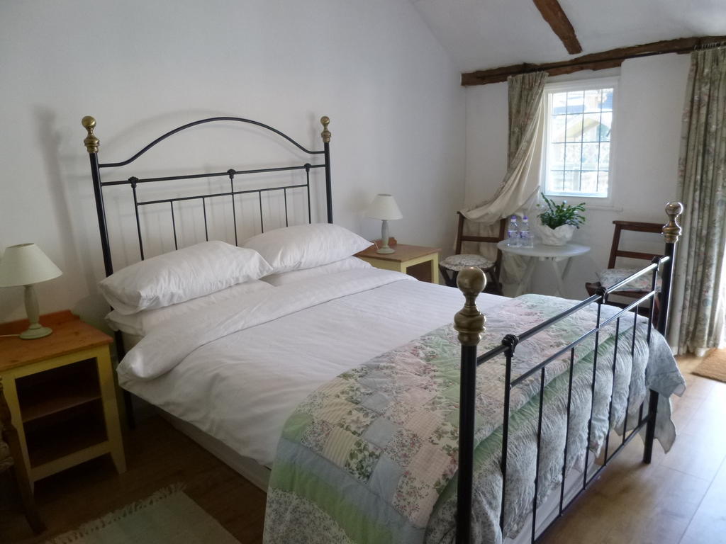 Church Hall Farm Bed And Breakfast Broxted Quarto foto